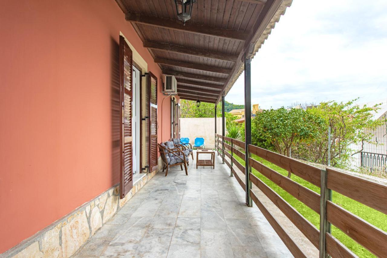 Villa Popi On The Beach Of Agios Gordios 阿齐欧斯·贡多斯 外观 照片